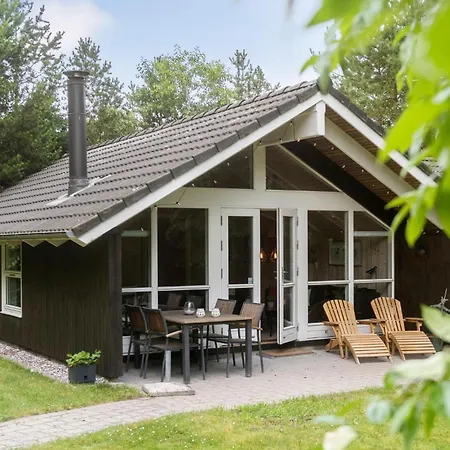 Gorgeous In With Kitchen Holiday home
